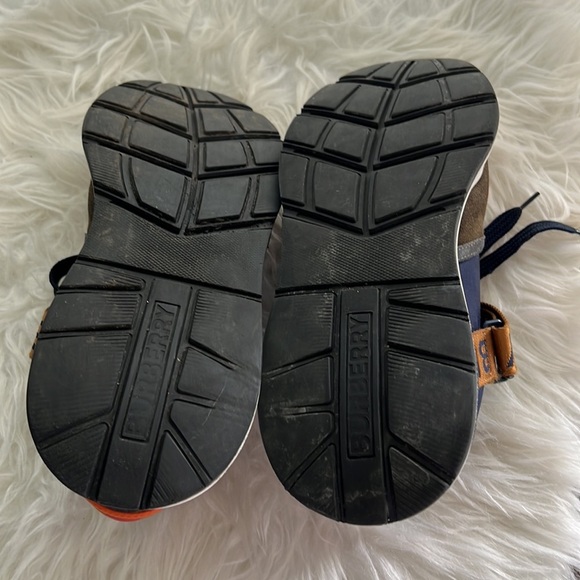 Burberry sneakers 37.5 Size 7.5 - Picture 9 of 9